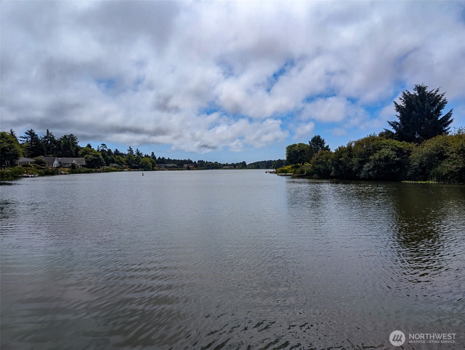 413 Lake View Loop NE