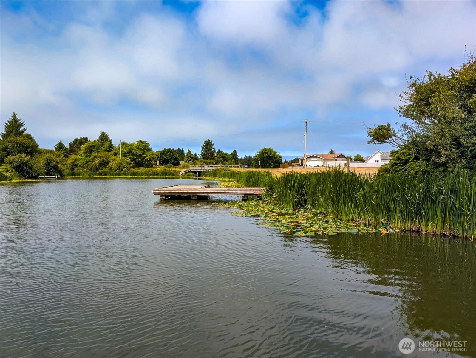 413 Lake View Loop NE