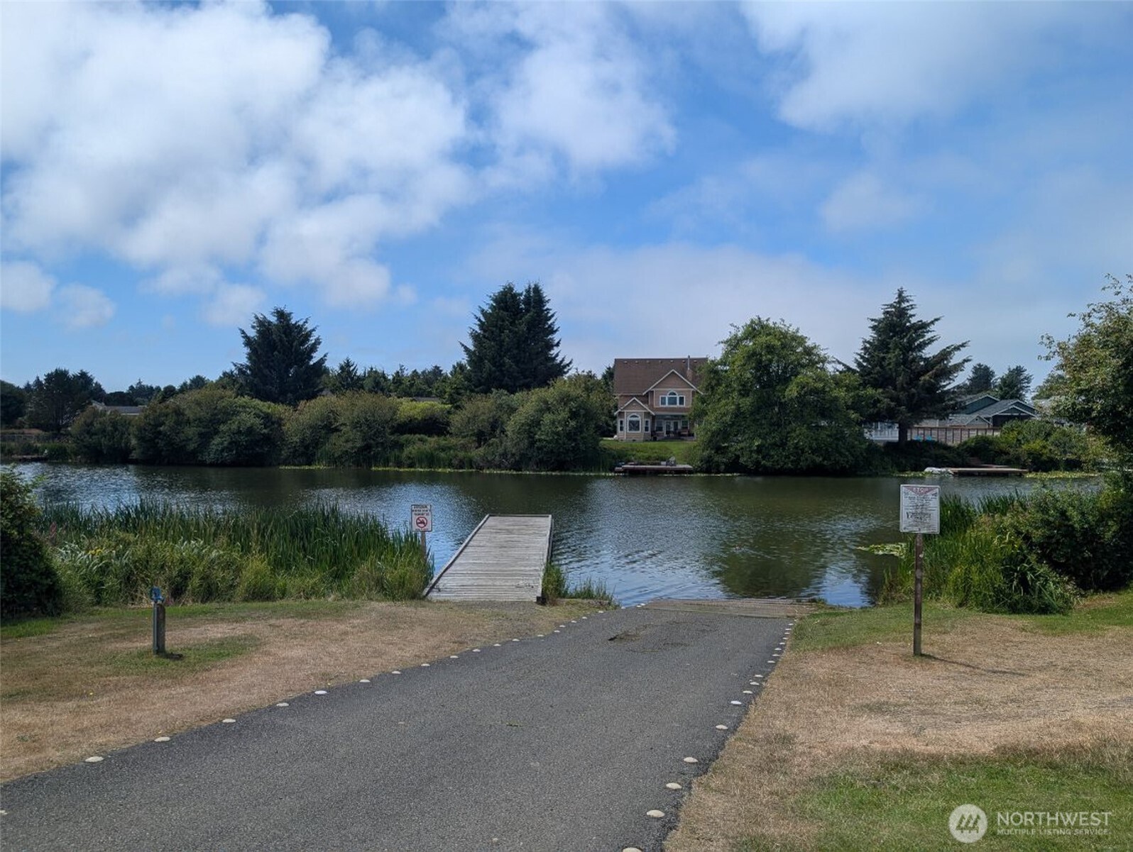 413 Lake View Loop NE