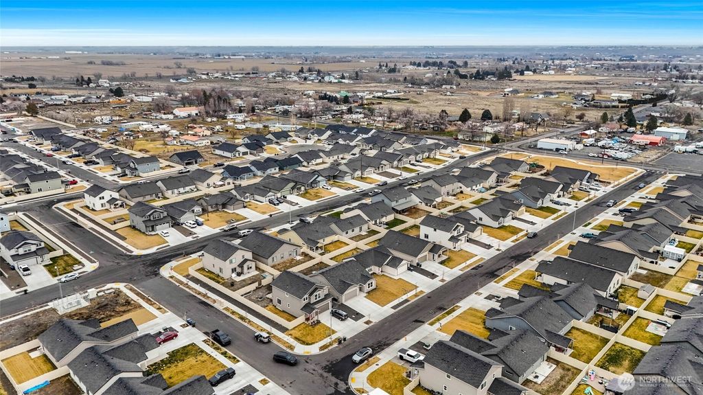 Photo of 1120 W Aspen Road, Moses Lake, WA 98837 (MLS # 2482941)