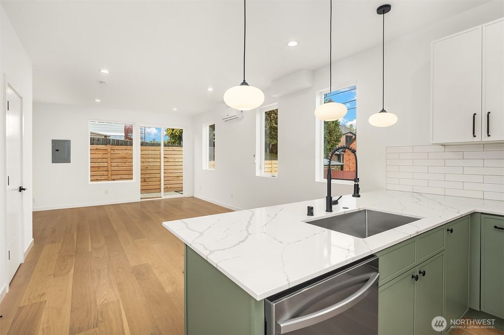 listing image 9368256244213215578