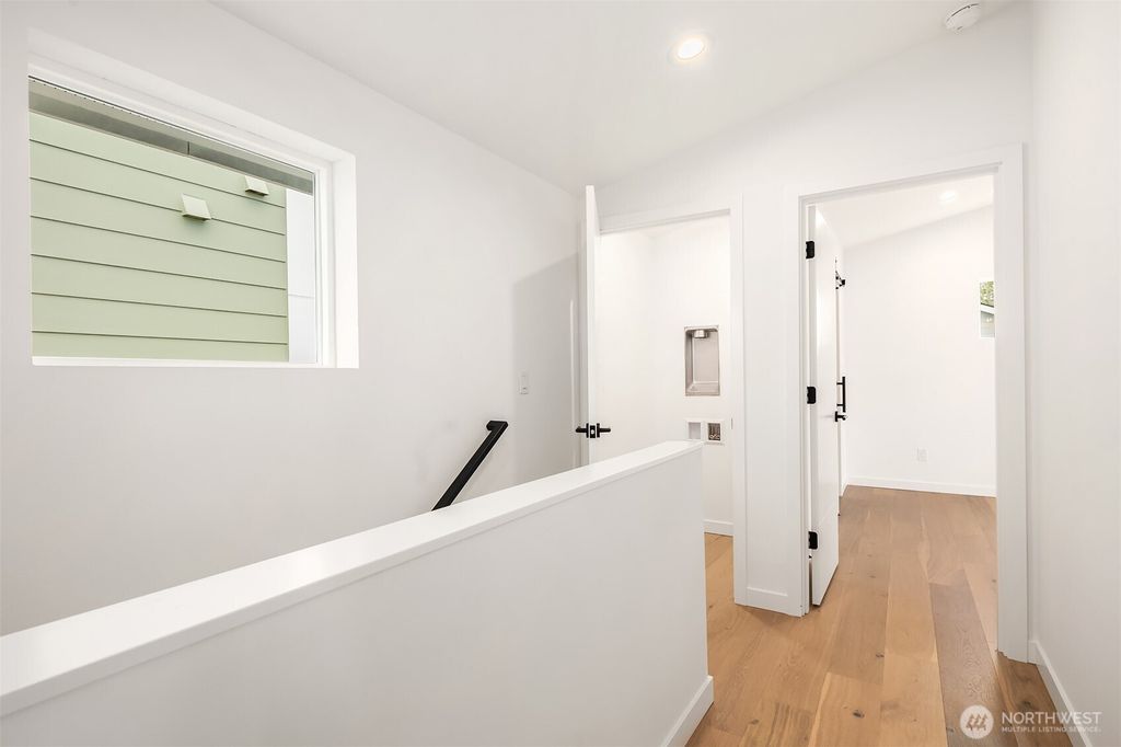 listing image 9364136535092030602