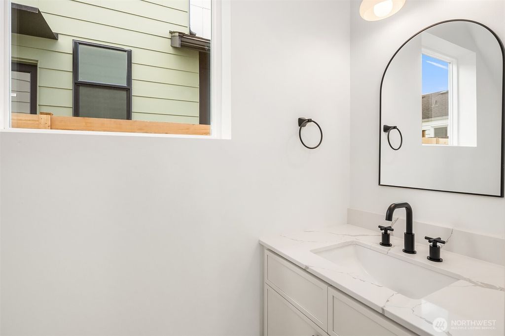 listing image 9360159772736479914