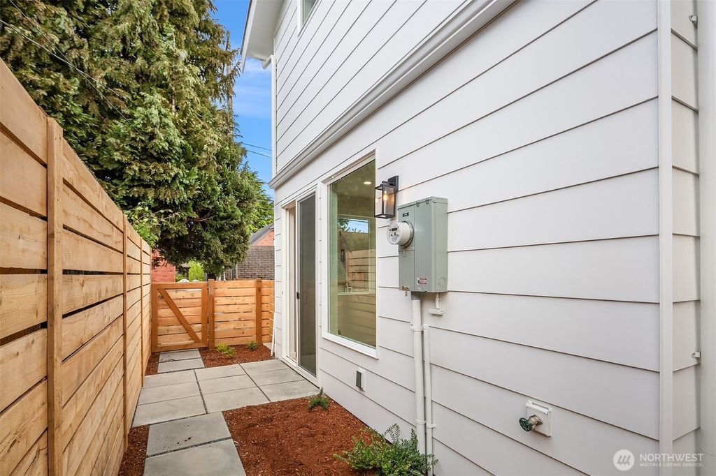 listing image 9369231373122259377