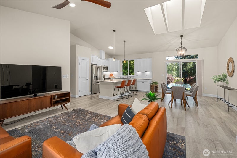 71 E Connemara Way