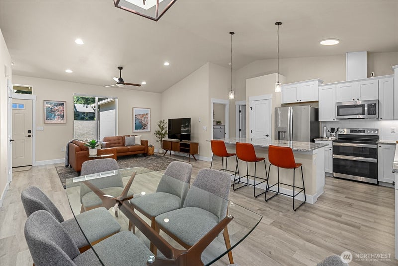 71 E Connemara Way