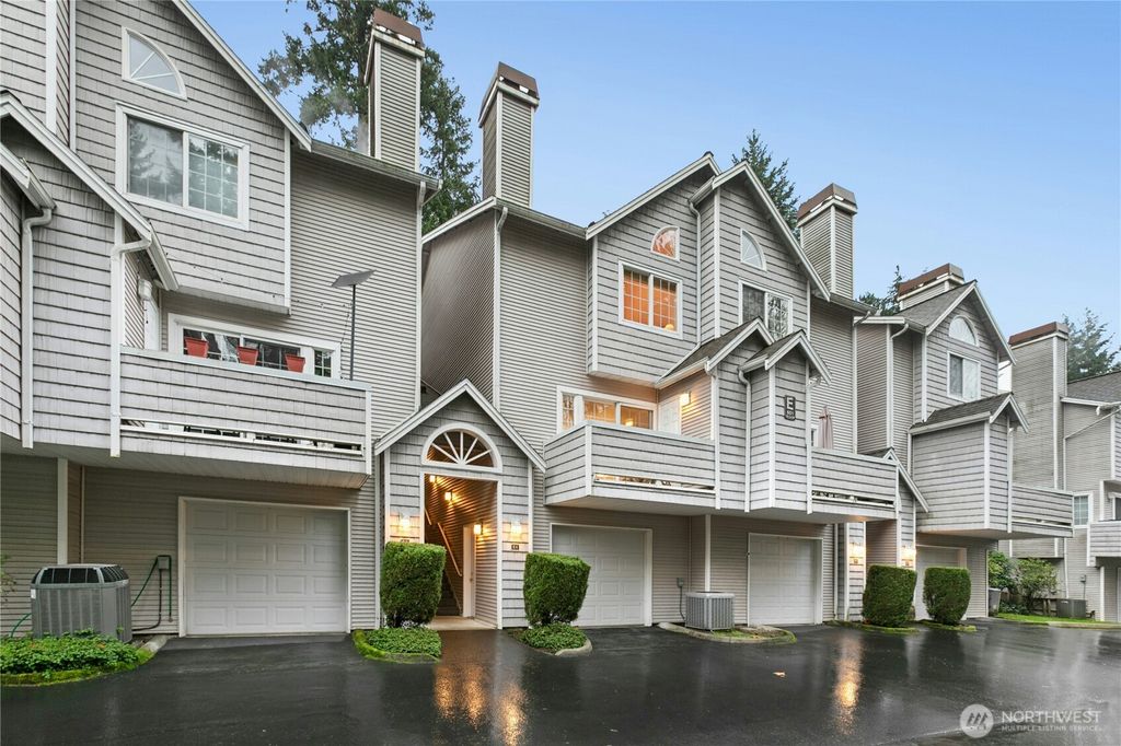 Photo of 601 12th Avenue NW #E4, Issaquah, WA 98027 (MLS # 2459480)