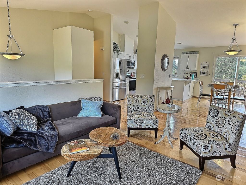 Photo of 11329 15th Place SE, Lake Stevens, WA 98258 (MLS # 2156276)