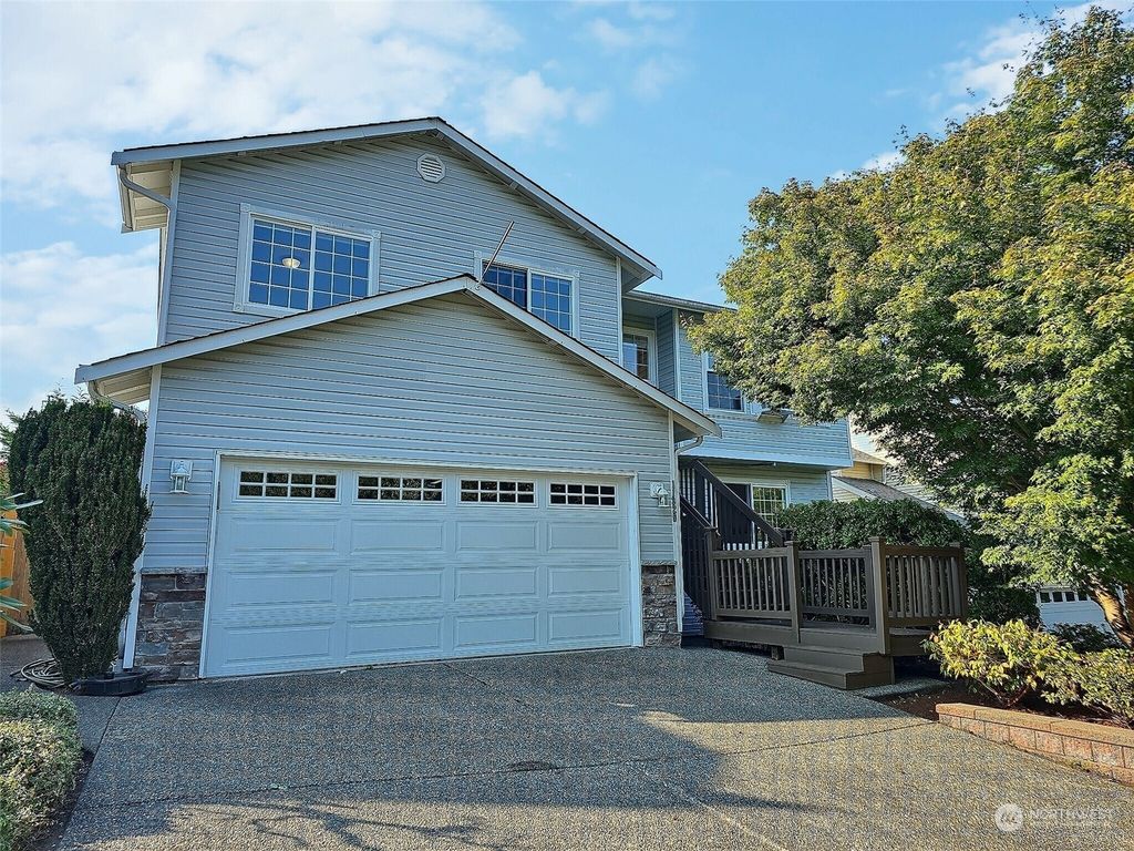 Photo of 11329 15th Place SE, Lake Stevens, WA 98258 (MLS # 2156276)