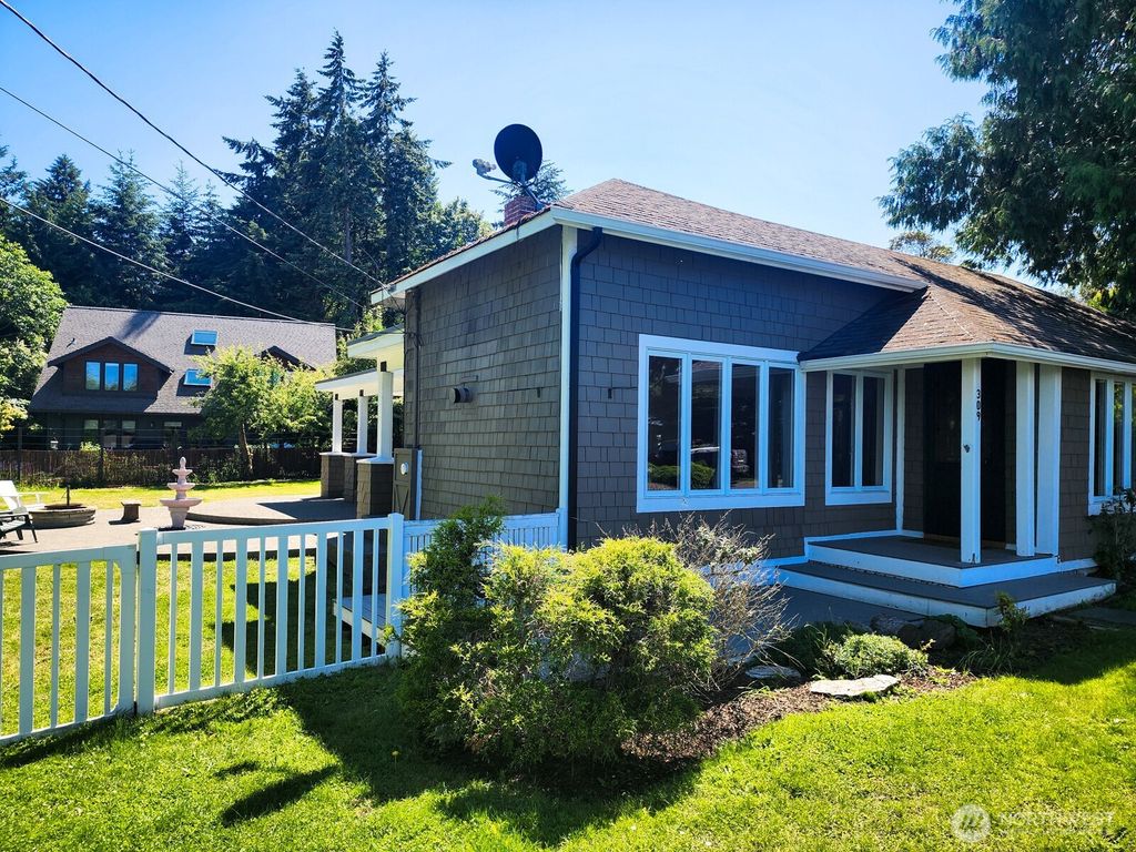 Photo of 309 V Street, Port Townsend, WA 98368 (MLS # 2463882)