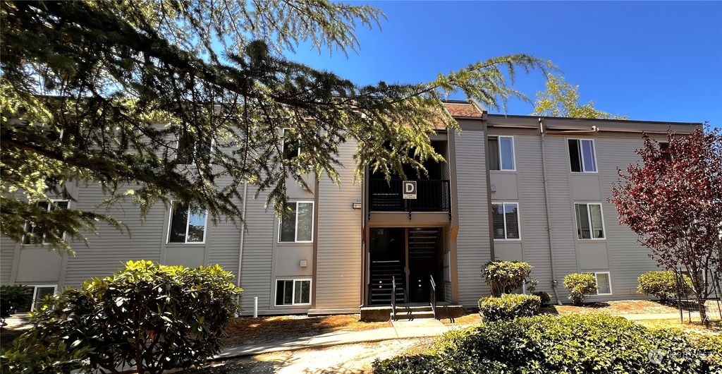 Photo of 14640 NE 32nd Street #D18, Bellevue, WA 98007 (MLS # 2141257)