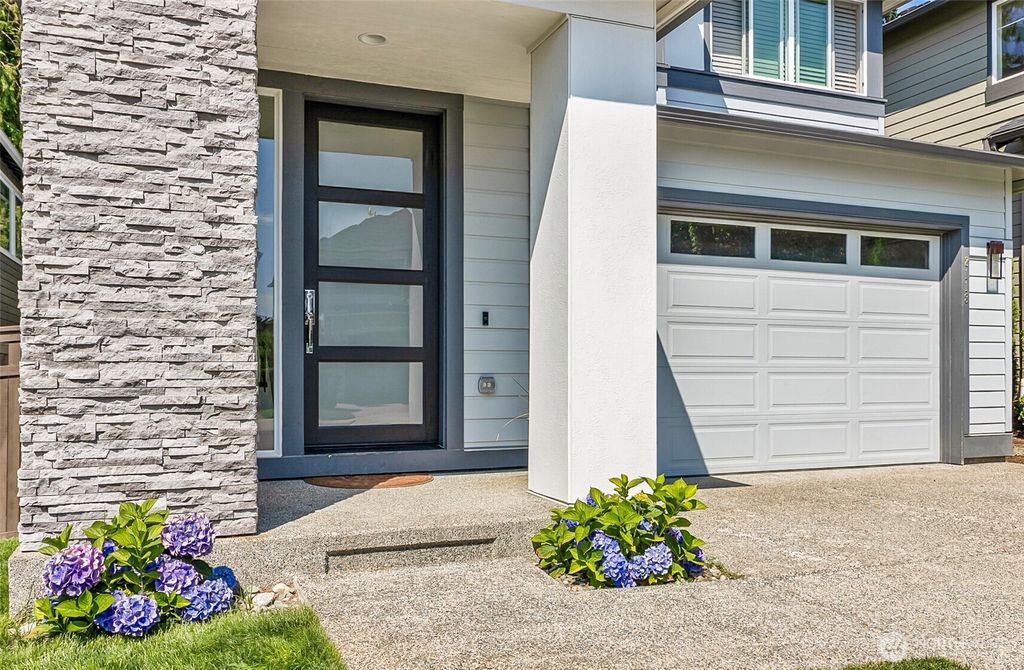 Photo of 2118 100th Drive SE, Lake Stevens, WA 98258 (MLS # 2410952)