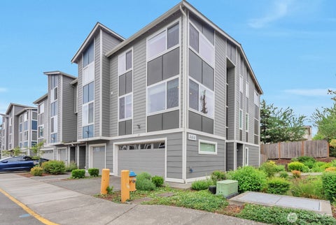 Photo of 3312 156th Street SW #A4, Lynnwood, WA 98087 (MLS # 2528803)