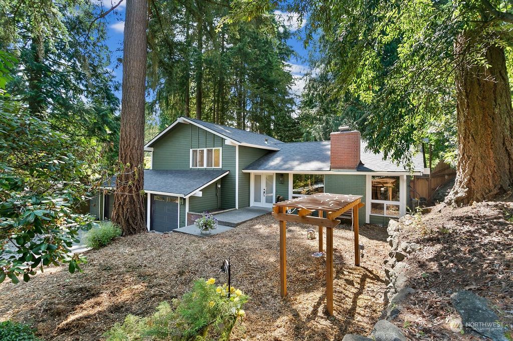 Photo of 12813 NE 28th Street, Bellevue, WA 98005 (MLS # 2138360)