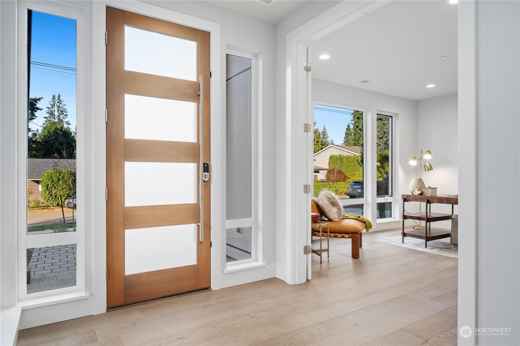 Photo of 12433 NE 73rd Street, Kirkland, WA 98033 (MLS # 2304565)