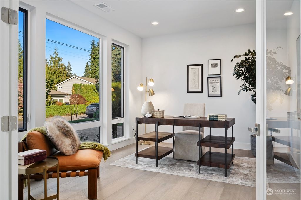 Photo of 12433 NE 73rd Street, Kirkland, WA 98033 (MLS # 2304565)