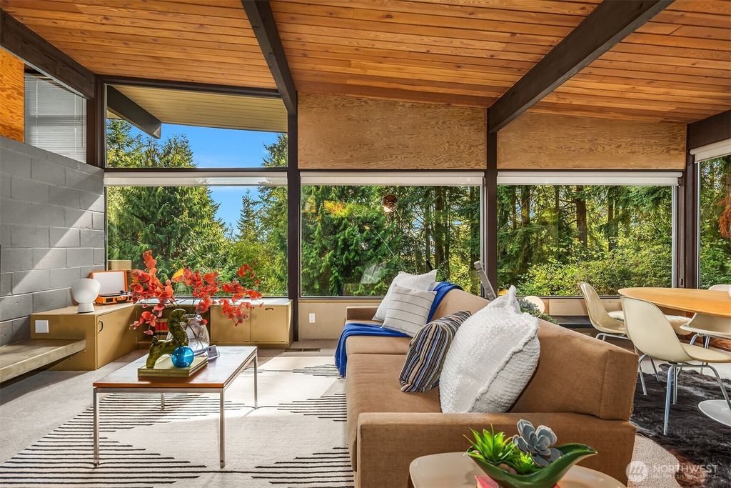 Photo of 14827 SE 55th Street, Bellevue, WA 98006 (MLS # 2470953)