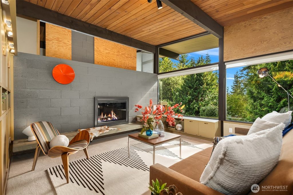 Photo of 14827 SE 55th Street, Bellevue, WA 98006 (MLS # 2470953)