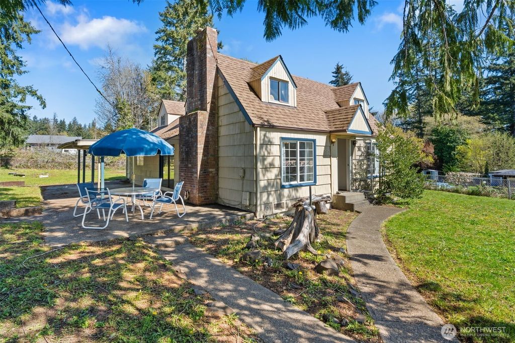 Photo of 102 W Poplar Street, Shelton, WA 98584 (MLS # 2497002)