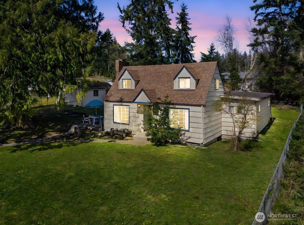 Photo of 102 W Poplar Street, Shelton, WA 98584 (MLS # 2497002)