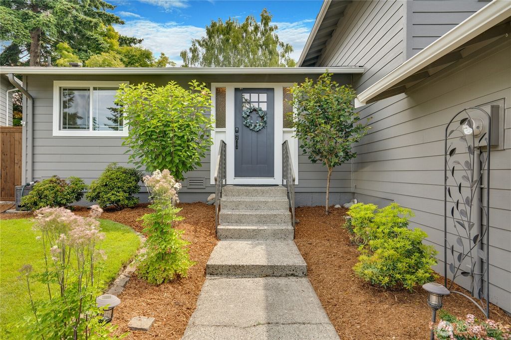 Photo of 17838 161st Ave SE Ave, Renton, WA 98058 (MLS # 2389580)