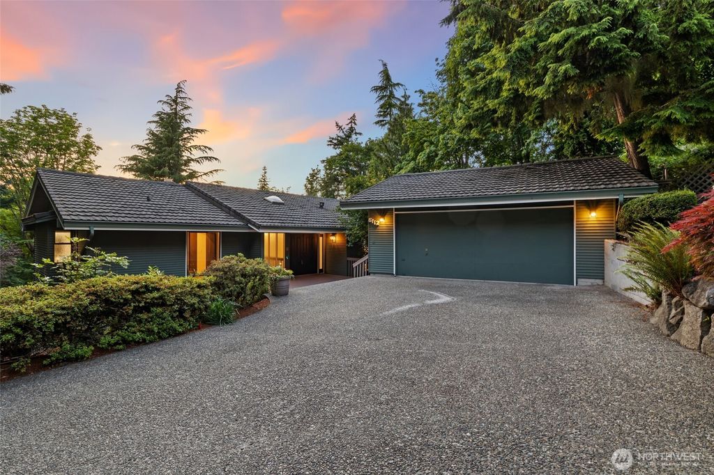 Photo of 6112 W Mercer Wy Way, Mercer Island, WA 98040 (MLS # 2387507)