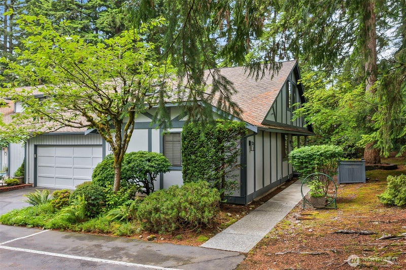 1805 Village Green Drive 16