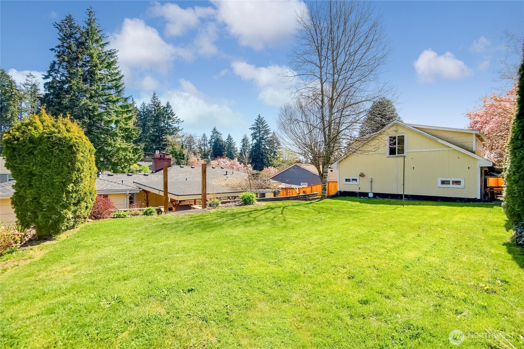 Fircrest, Washington 98466, United States, 3 Bedrooms Bedrooms, ,3 BathroomsBathrooms,Residential,Pending,104423