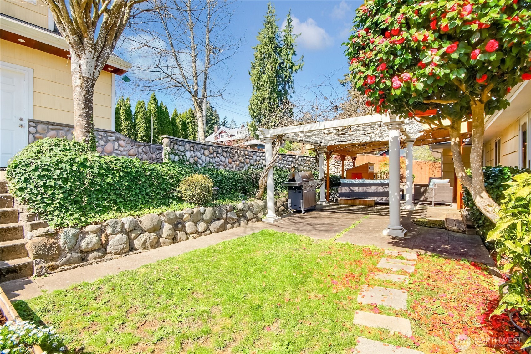 Fircrest, Washington 98466, United States, 3 Bedrooms Bedrooms, ,3 BathroomsBathrooms,Residential,Pending,104423