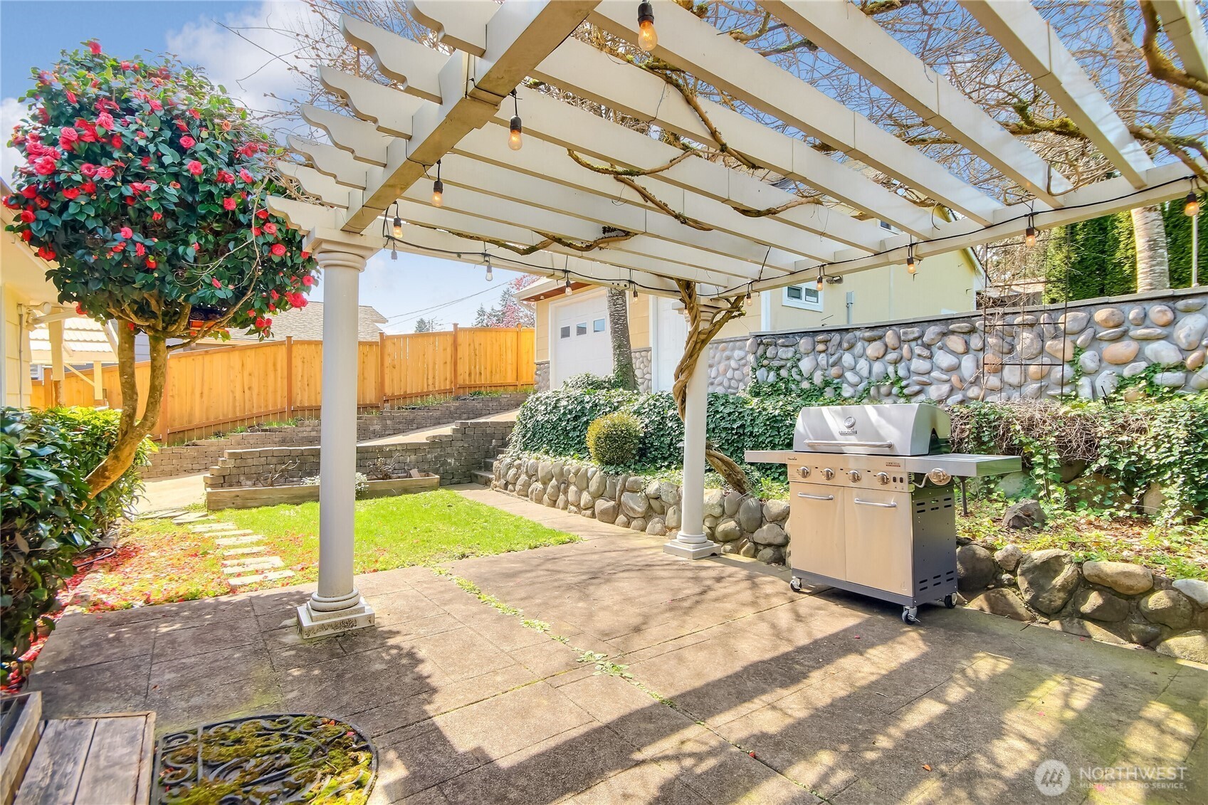 Fircrest, Washington 98466, United States, 3 Bedrooms Bedrooms, ,3 BathroomsBathrooms,Residential,Pending,104423