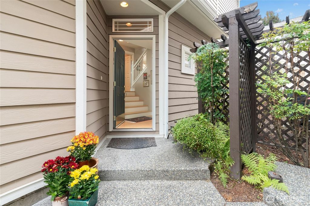 Photo of 8630 113th Lane NE, Kirkland, WA 98033 (MLS # 2449331)