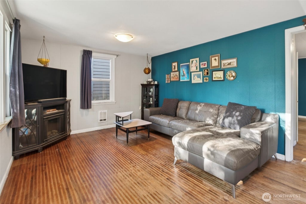 Photo of 312 26th Avenue AVE S, Seattle, WA 98144 (MLS # 2571794)