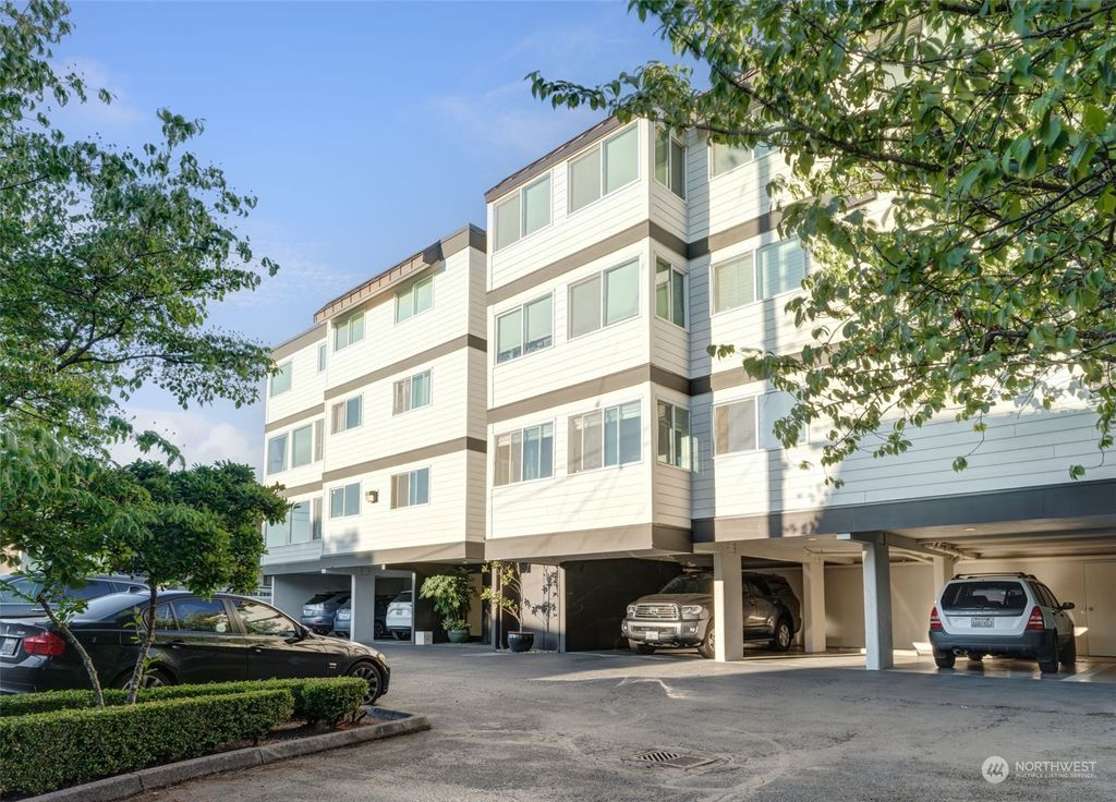 Photo of 2115 California Avenue SW #204, Seattle, WA 98116 (MLS # 2264872)