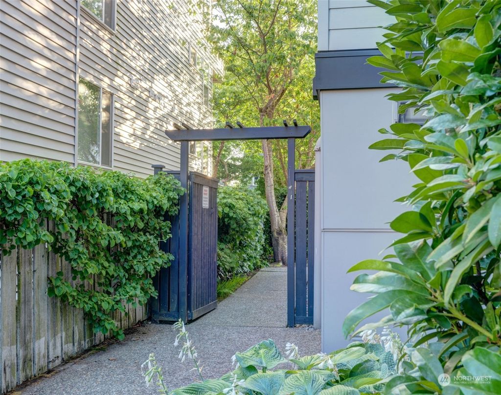 Photo of 2115 California Avenue SW #204, Seattle, WA 98116 (MLS # 2264872)