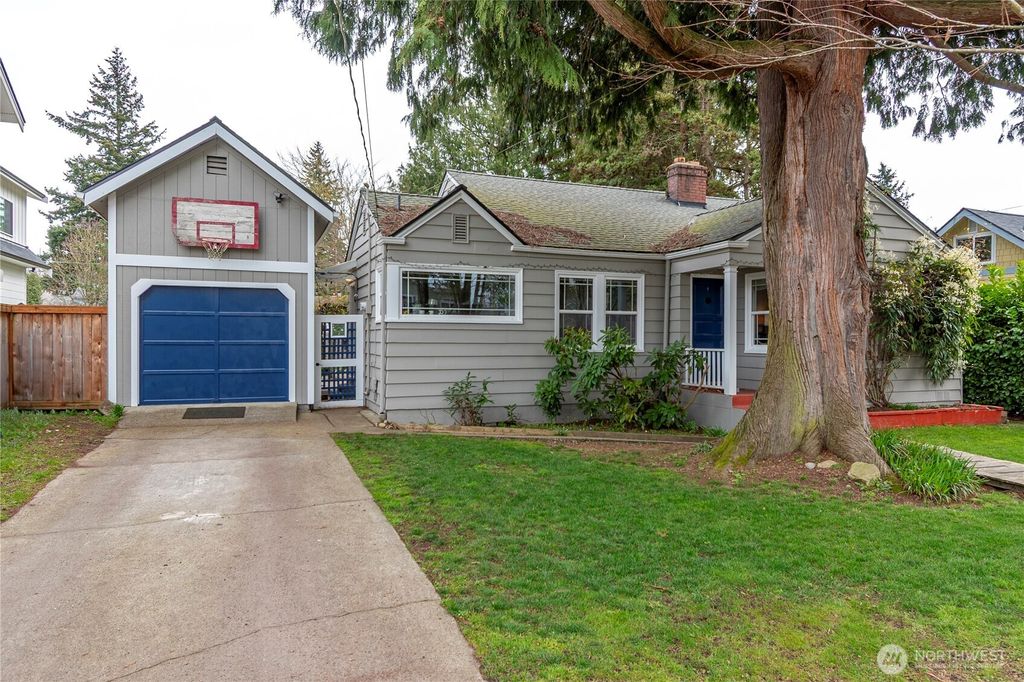 Photo of 11008 Dayton Avenue N, Seattle, WA 98133 (MLS # 2400395)