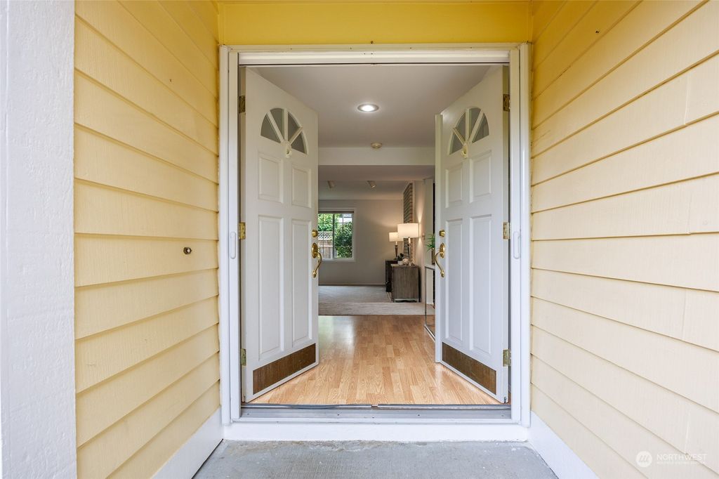 Photo of 13602 118th Avenue NE, Kirkland, WA 98034 (MLS # 2243723)