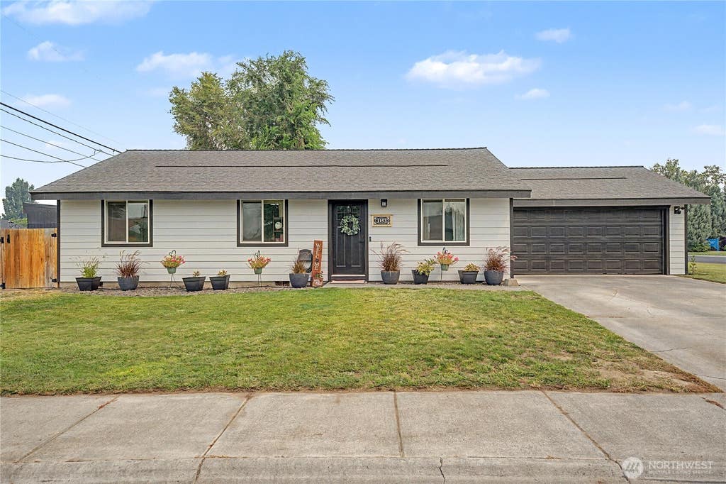 Photo of 1153 S Grand Drive, Moses Lake, WA 98837 (MLS # 2566187)
