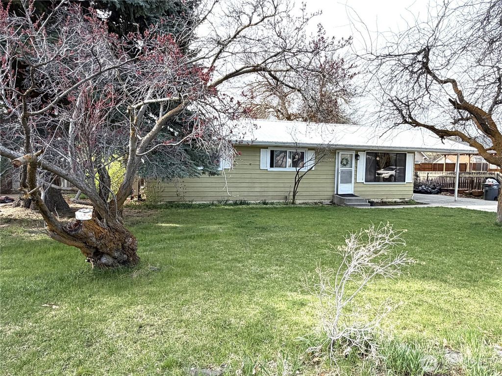 Photo of 104 W First Street, Waterville, WA 98858 (MLS # 2510012)