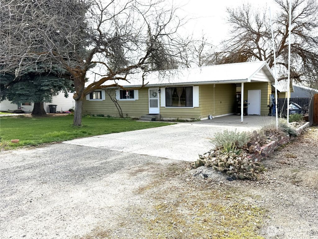 Photo of 104 W First Street, Waterville, WA 98858 (MLS # 2510012)