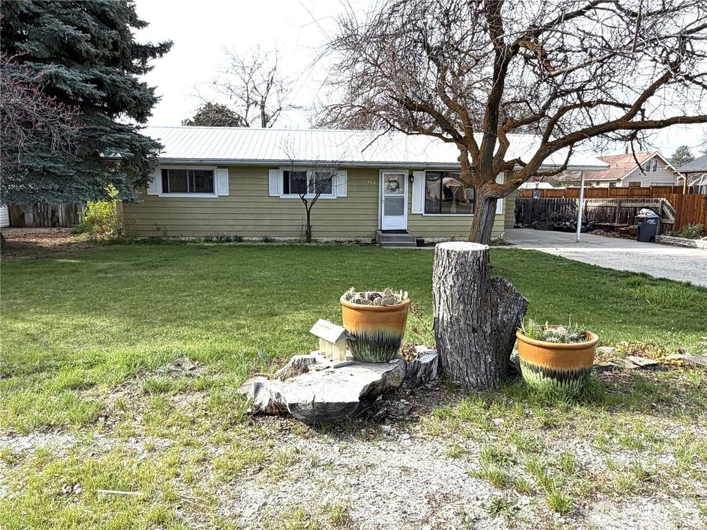 Photo of 104 W First Street, Waterville, WA 98858 (MLS # 2510012)