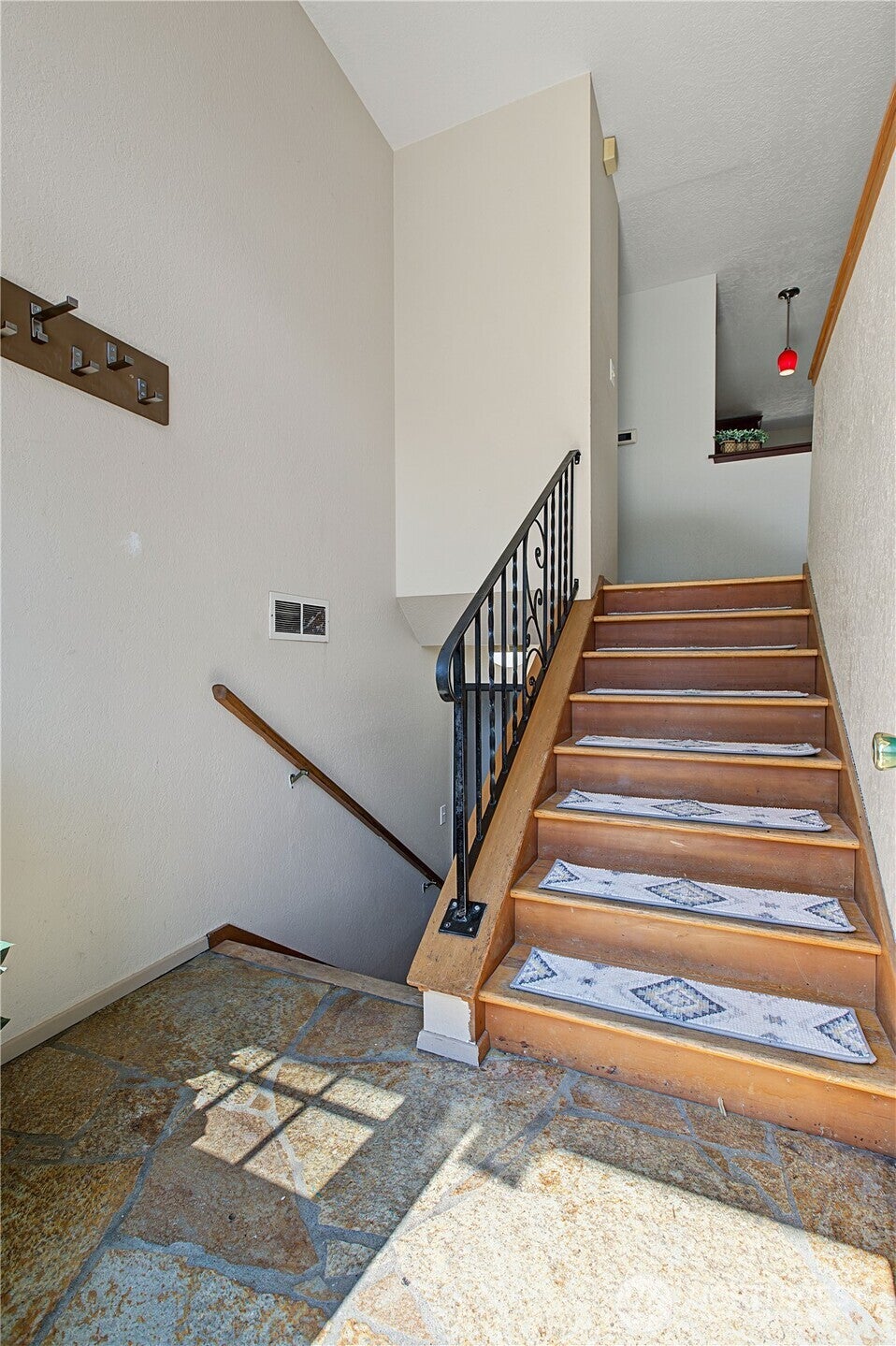 Photo of 3710 S 268th ST, Kent, WA 98032 (MLS # 2575221)