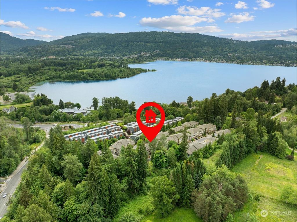 Photo of 21289 SE 42nd Place, Issaquah, WA 98029 (MLS # 2236567)