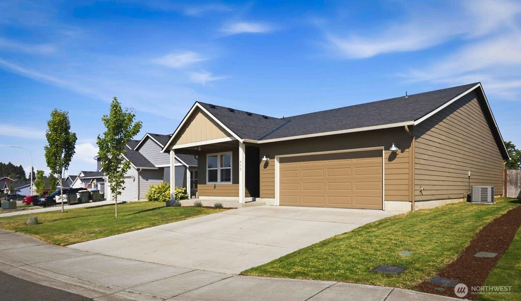 Photo of 602 Cardinal Avenue, Winlock, WA 98596 (MLS # 2558546)