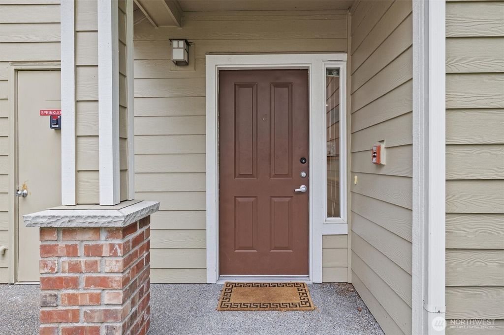 Photo of 759 SE 241st Lane, Sammamish, WA 98074 (MLS # 2378186)