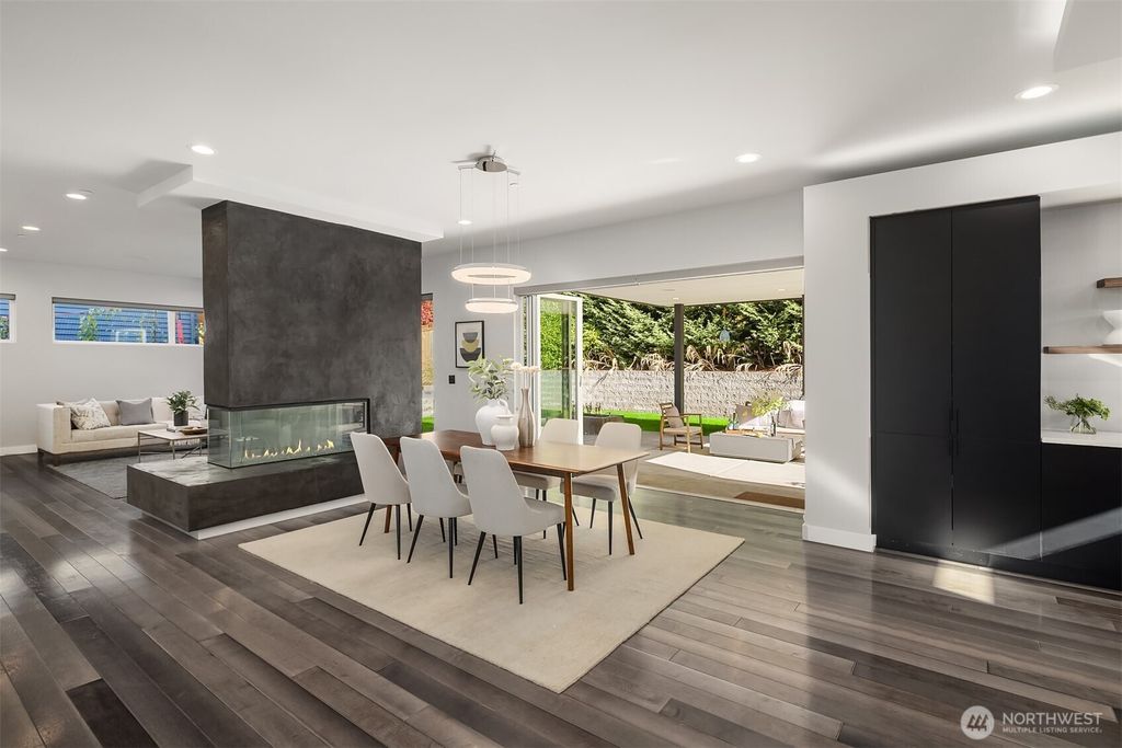 Photo of 3108 92nd Avenue NE, Clyde Hill, WA 98004 (MLS # 2446144)