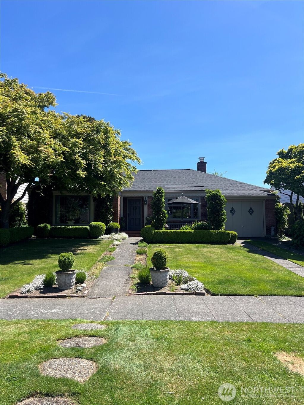 Photo of 2618 40th Avenue W, Seattle, WA 98199 (MLS # 2386067)