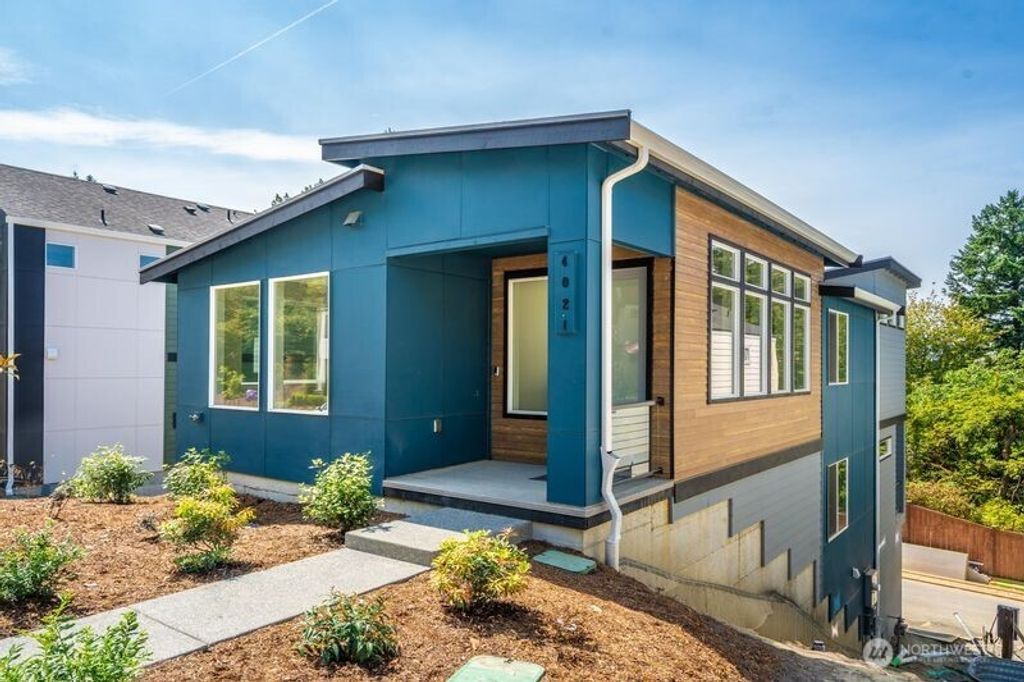 Photo of 4021 Aberdeen Way NE, Renton, WA 98056 (MLS # 2463699)