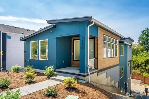 Photo of 4021 Aberdeen Way NE, Renton, WA 98056 (MLS # 2463699)