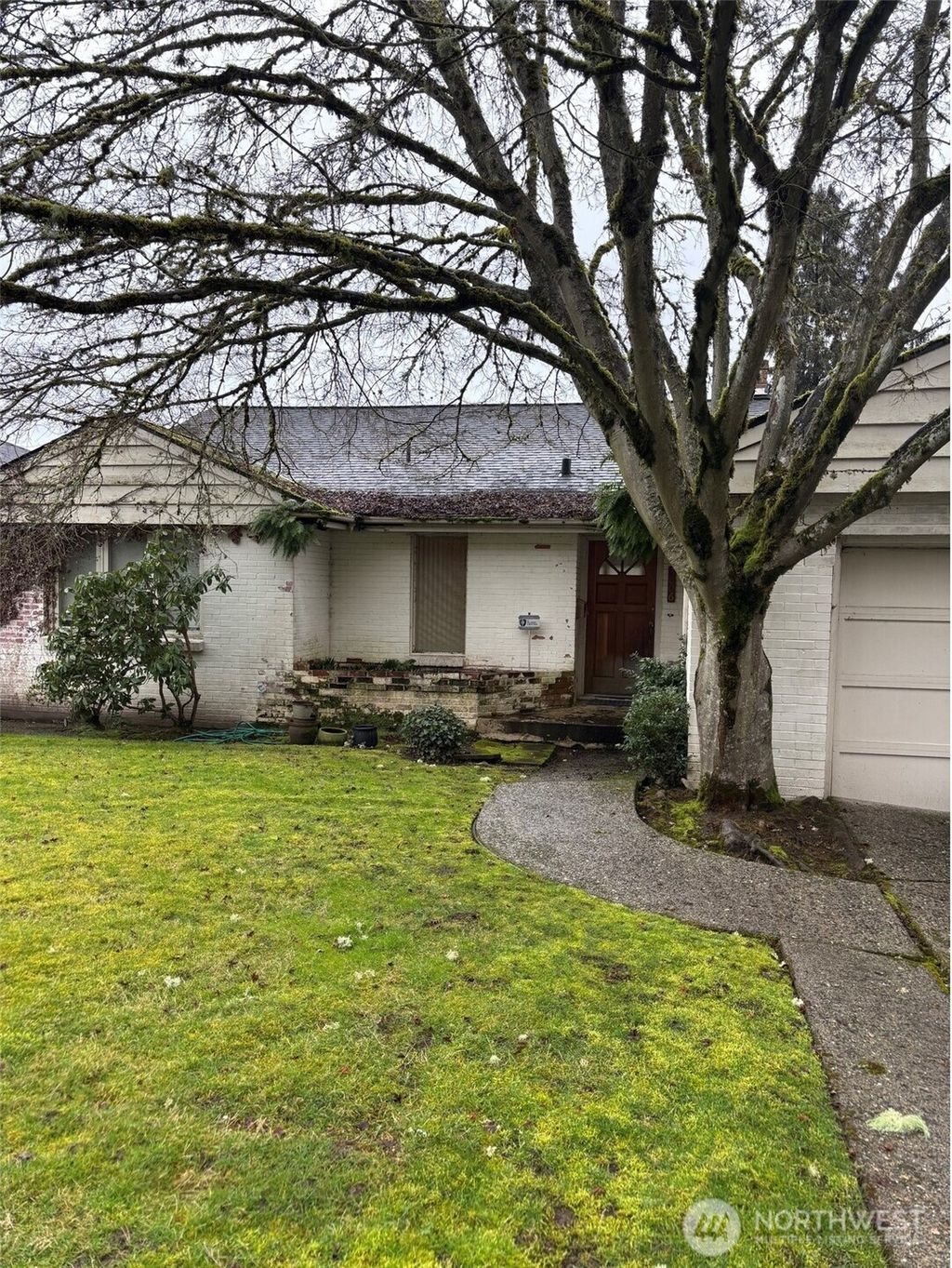 Photo of 5006 Harold Place NE, Seattle, WA 98105 (MLS # 2362089)