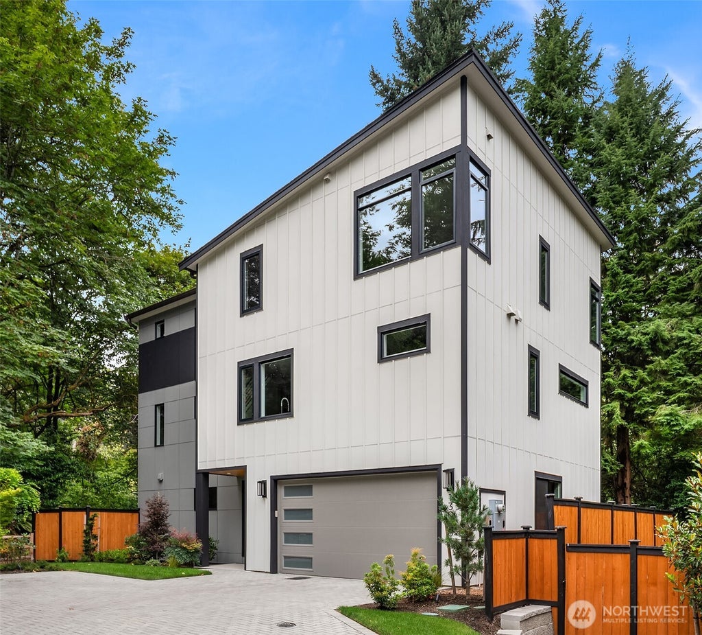 Photo of 13016 SE 19th Court, Bellevue, WA 98005 (MLS # 2553134)